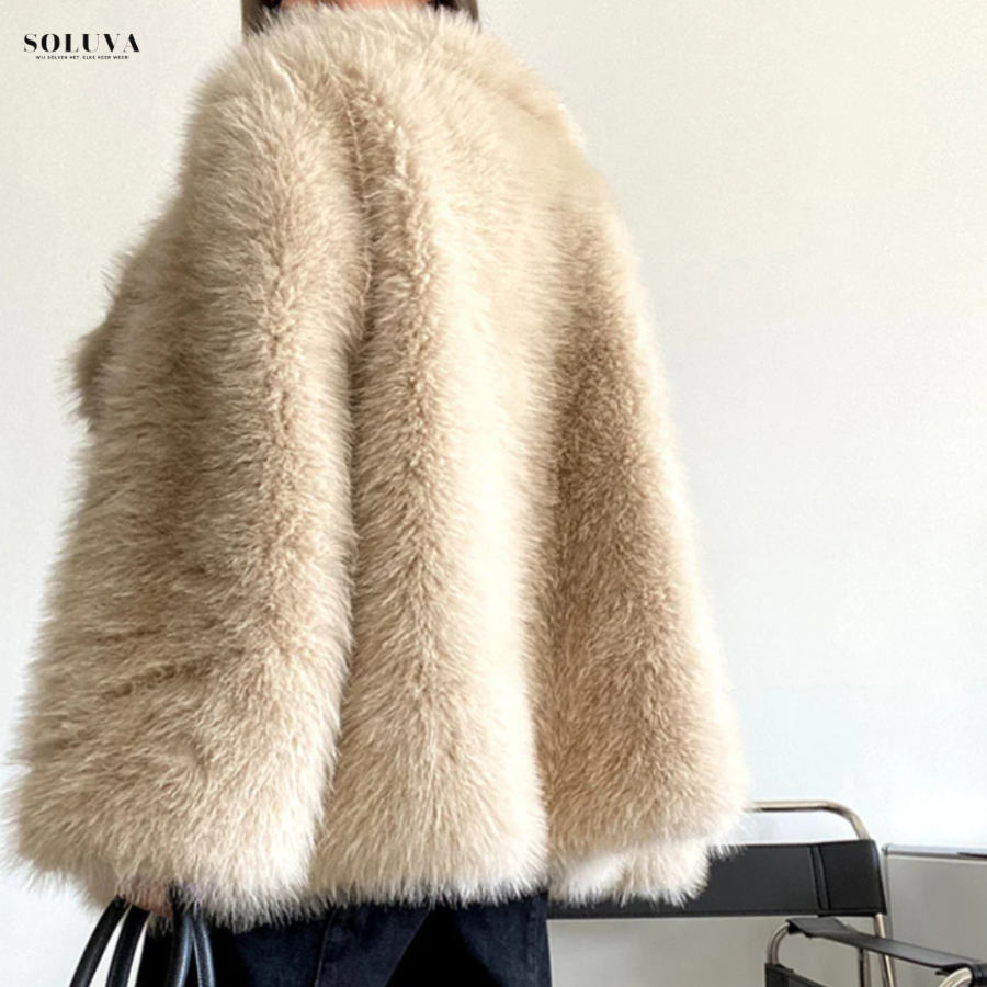 Frost Elegance - Warme Bontmantel